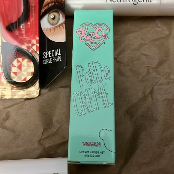 Makeup Bundle - Picture 5 of 5